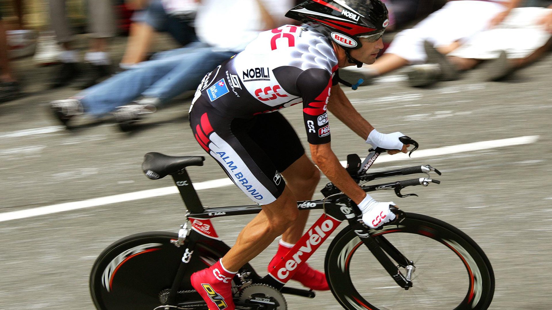 包含NBA季后赛抢七大战对决在即！皇家马德里演练定位球，洛杉矶湖人密集防守应对的词条